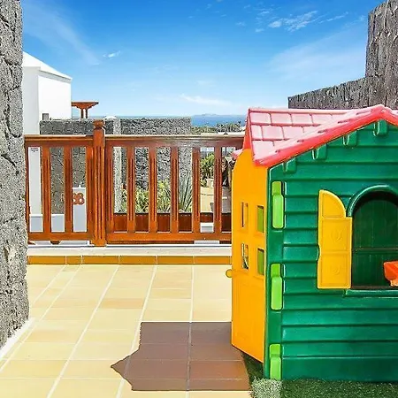 Playa Blanca Sleeps 8 Pool Air Con Wifi Villa